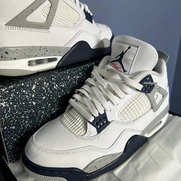 Jordan 4 Retro Navy Blue 💙 LIKE NEW + FREE NIKE SOCKS - Picture 1 of 12
